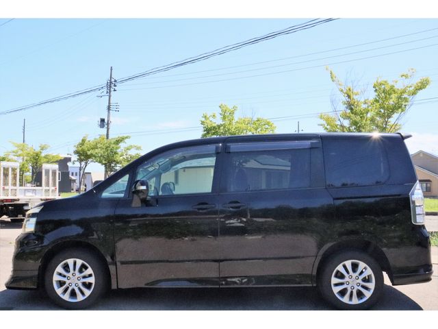 Toyota VOXY 2010-08 10121-5