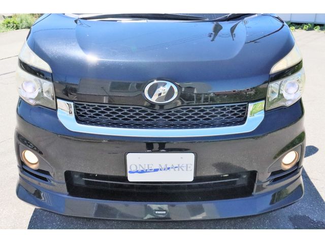 Toyota VOXY 2010-08 10121-3