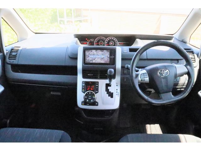Toyota VOXY 2010-08 10121-13