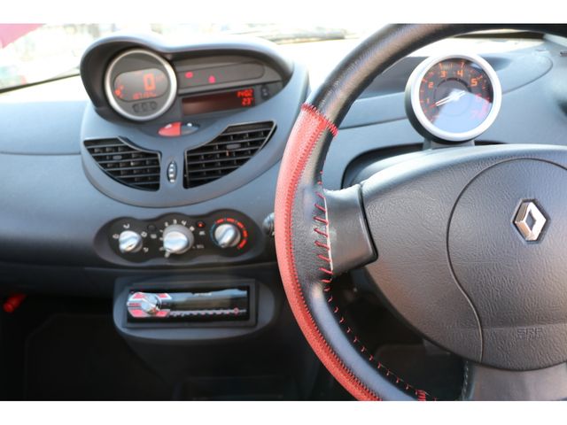 Renault TWINGO 2010-10 13461-3