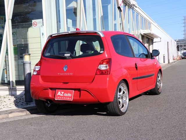 Renault TWINGO 2010-10 13461-2