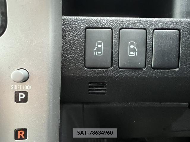 Toyota VOXY 2011-07 289232-6