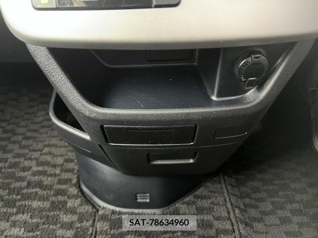 Toyota VOXY 2011-07 289232-12