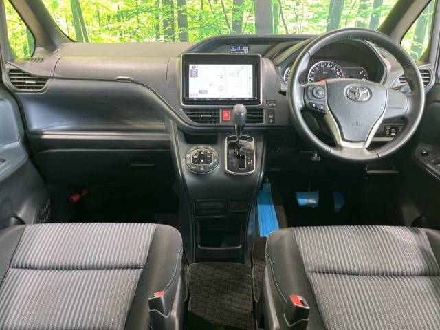 Toyota VOXY 2014-03 19851-1