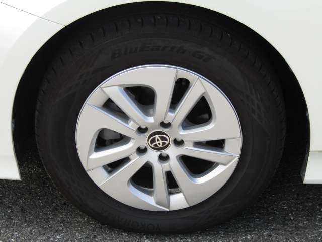 Toyota PRIUS 2016-06 182677-3