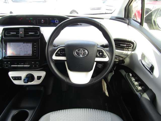 Toyota PRIUS 2016-06 182677-9