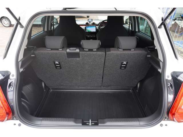 Suzuki SWIFT 2018-02 187355-7
