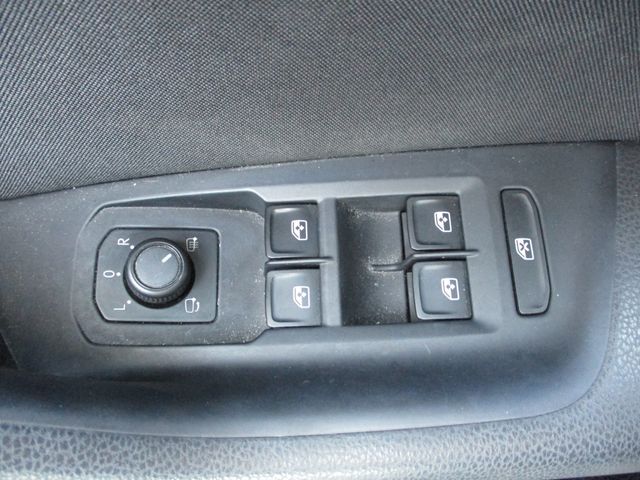 VolksWagen PASSAT 2017-02 196512-19
