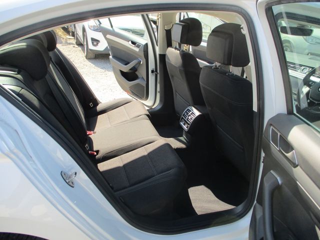 VolksWagen PASSAT 2017-02 196512-10
