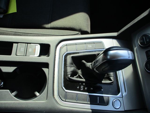 VolksWagen PASSAT 2017-02 196512-23