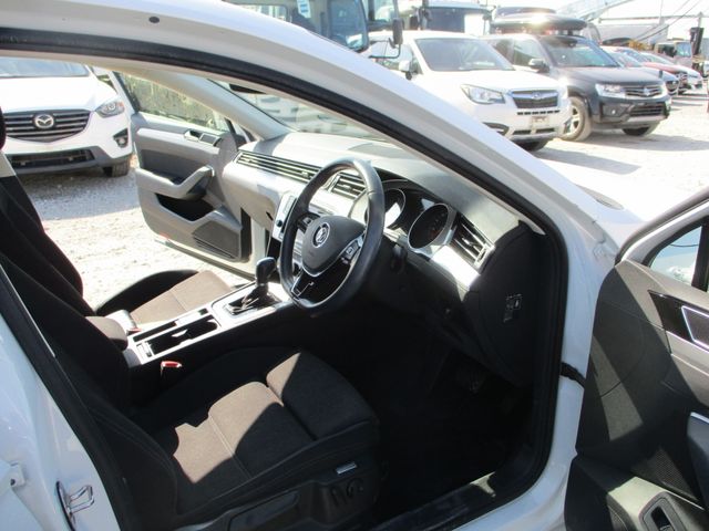 VolksWagen PASSAT 2017-02 196512-9