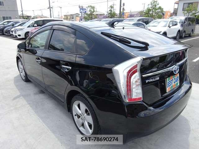 Toyota PRIUS 2015-01 348640-2