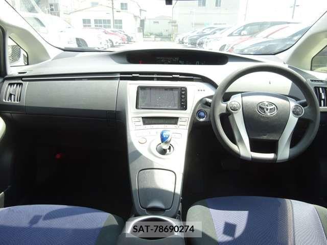 Toyota PRIUS 2015-01 348640-1