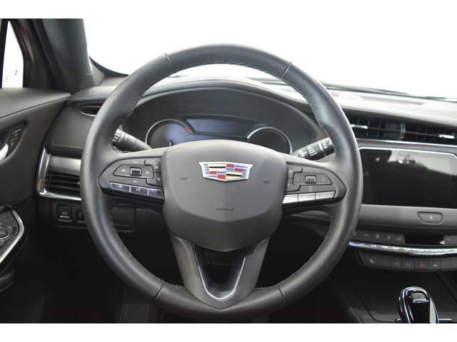 Cadillac XT4 2023-02 25200-6