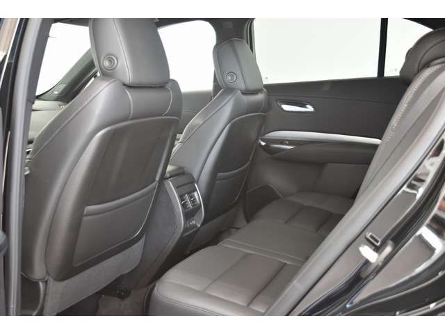 Cadillac XT4 2023-02 25200-17