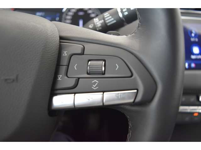 Cadillac XT4 2023-02 25200-11