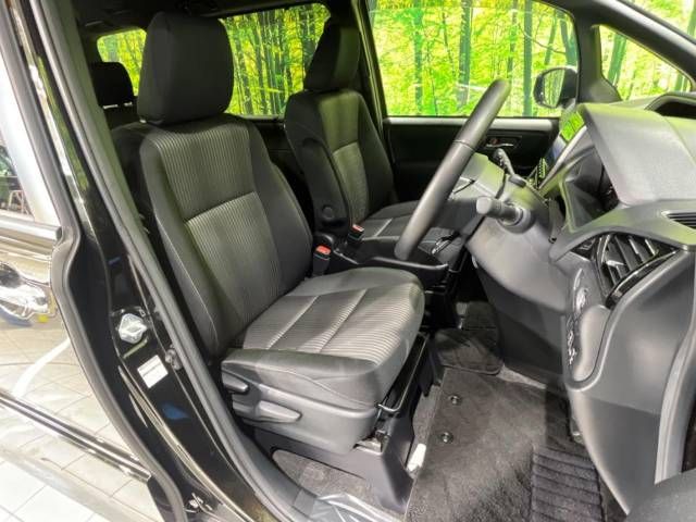 Toyota VOXY 2019-11 183995-8