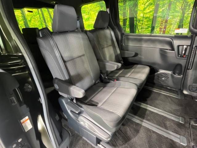 Toyota VOXY 2019-11 183995-9