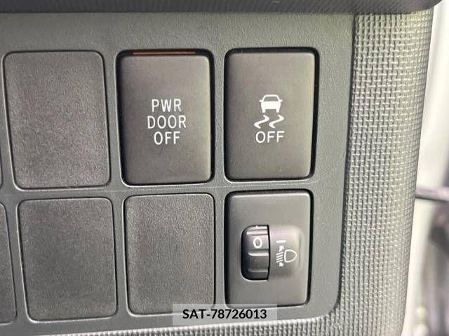 Toyota SPADE 2013-09 313655-7