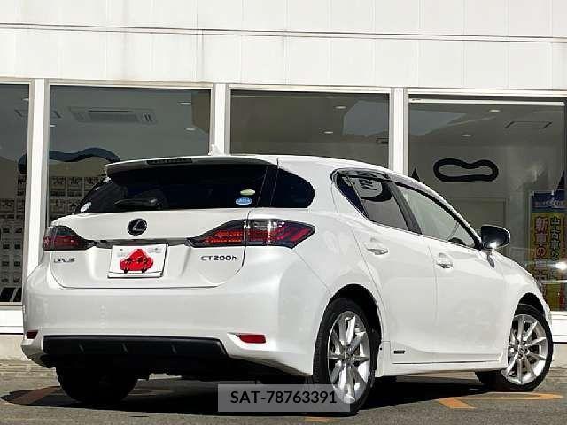 Lexus CT 2011-07 204988-2