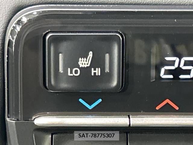 Toyota VOXY 2022-06 370297-7