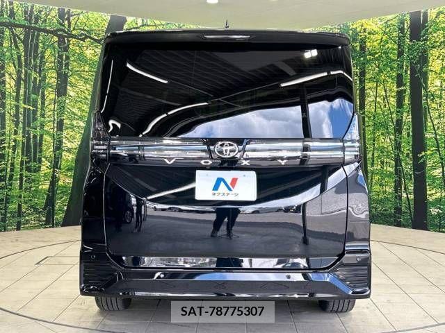 Toyota VOXY 2022-06 370297-16