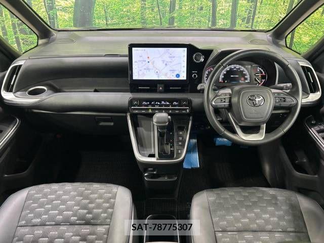 Toyota VOXY 2022-06 370297-1