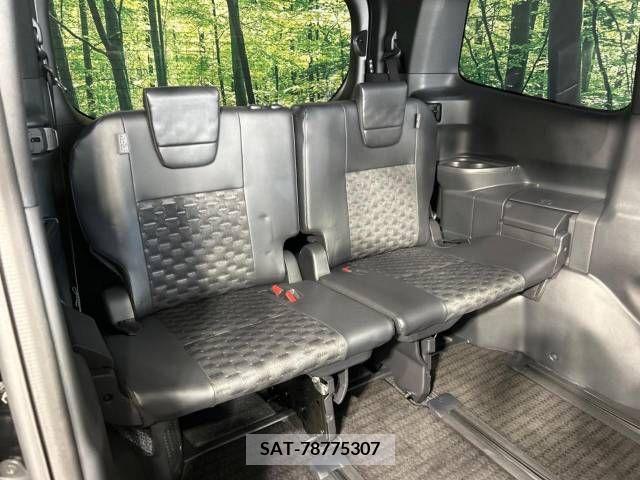 Toyota VOXY 2022-06 370297-10