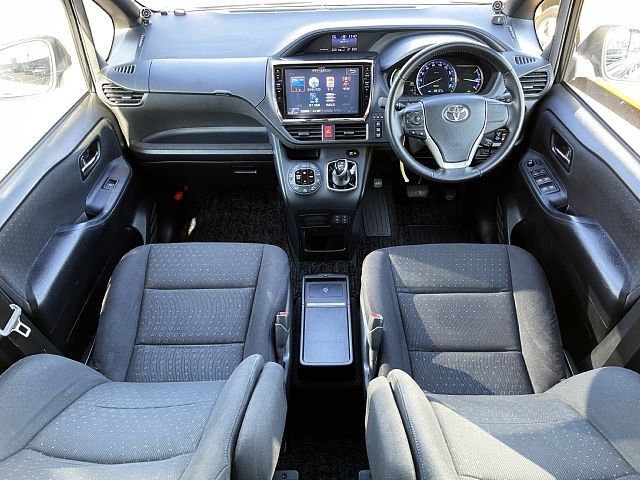 Toyota VOXY HYBRID 2015-02 188238-1