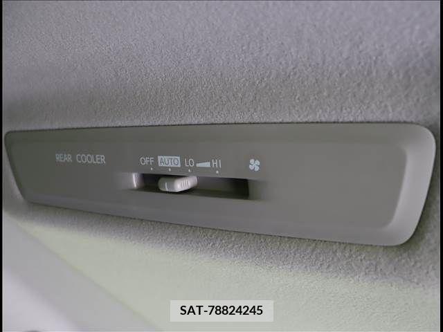 Toyota VOXY 2015-07 206876-23