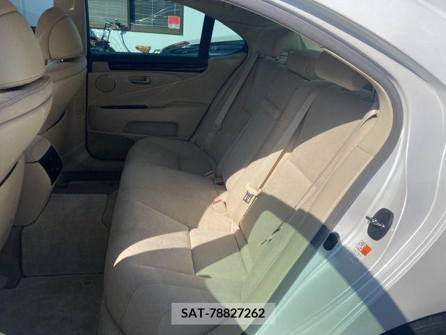 Lexus LS 2016-02 275443-1