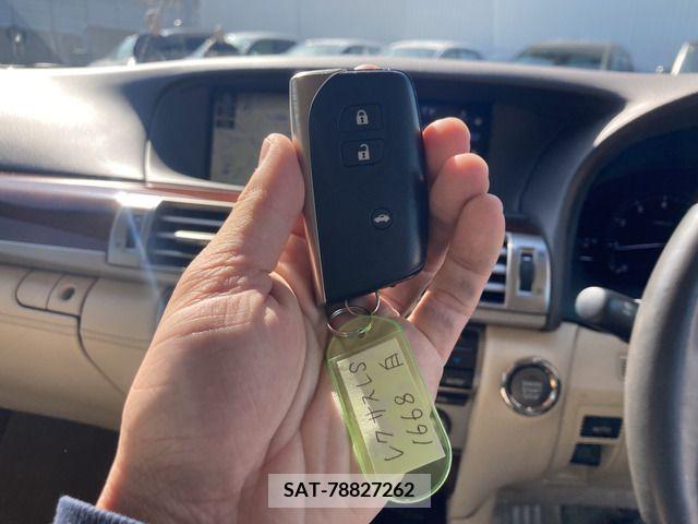 Lexus LS 2016-02 275443-3