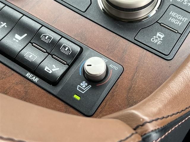 Lexus LS 2013-02 4547-16