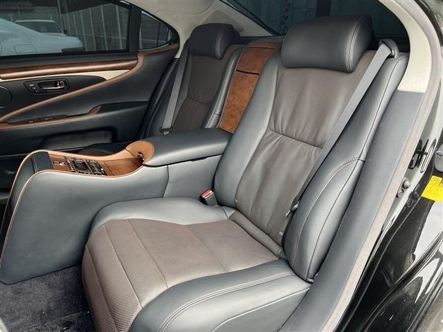 Lexus LS 2013-02 4547-19