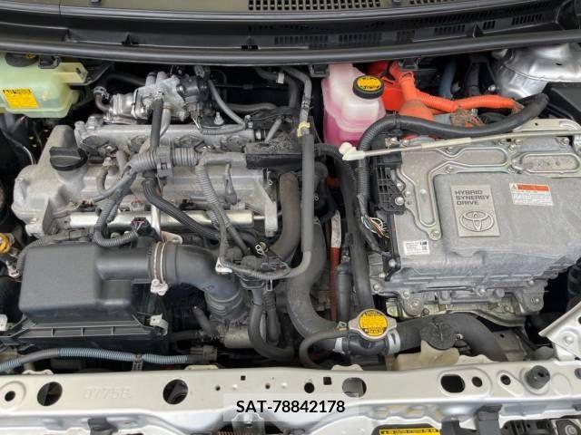 Toyota AQUA 2013-01 343255-18