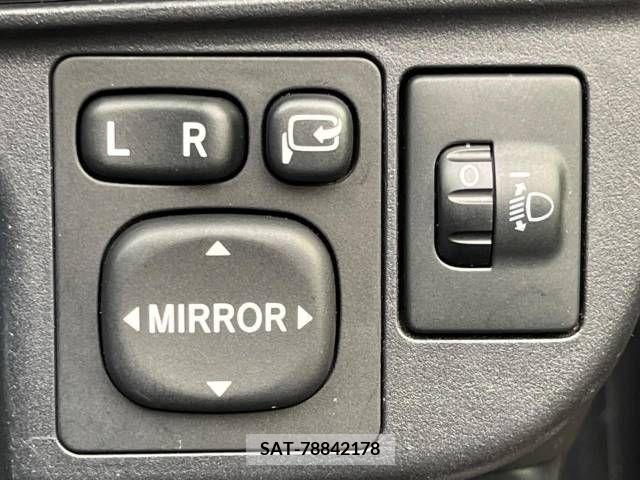 Toyota AQUA 2013-01 343255-7