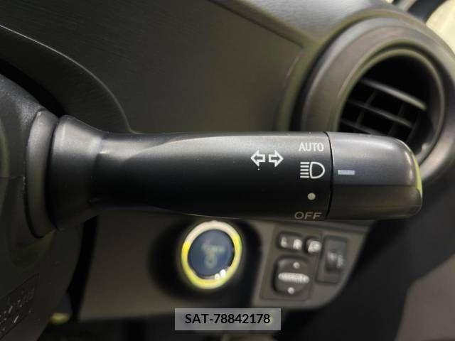 Toyota AQUA 2013-01 343255-6