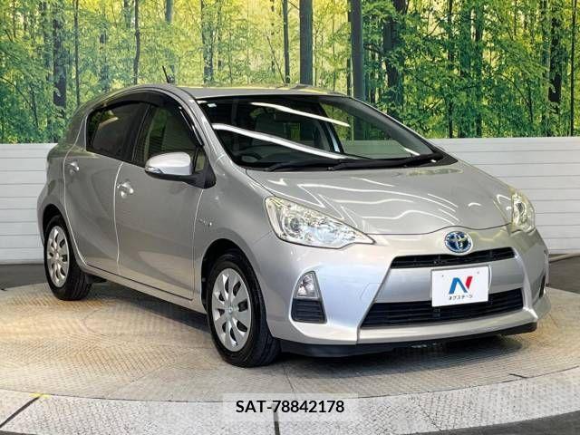 Toyota AQUA 2013-01 343255-16