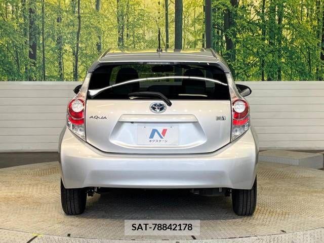 Toyota AQUA 2013-01 343255-15