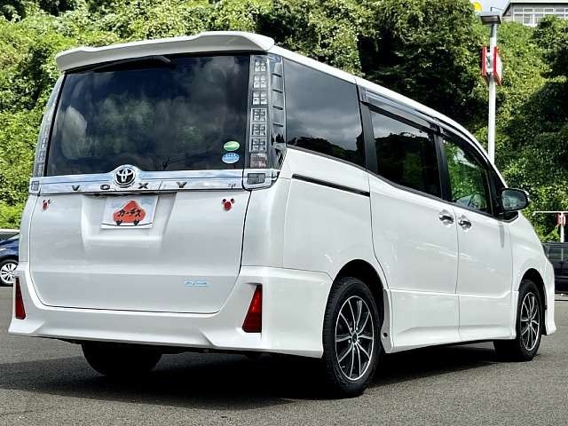 Toyota VOXY 2017-01 22053-2