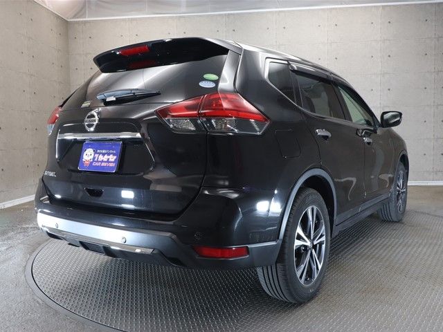 Nissan X-TRAIL 2017-11 28899-1