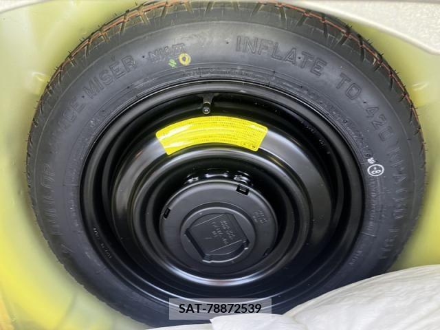 Nissan JUKE 2017-09 329043-26