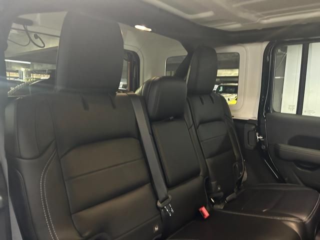 Jeep WRANGLER 2021-06 21042-13