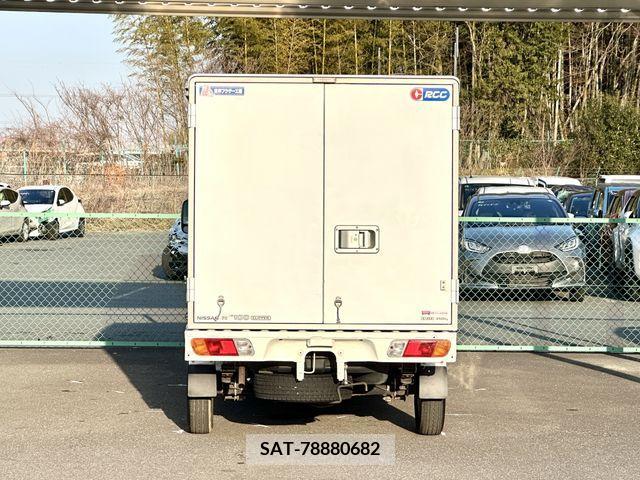 Nissan CLIPPER 2012-09 215497-10