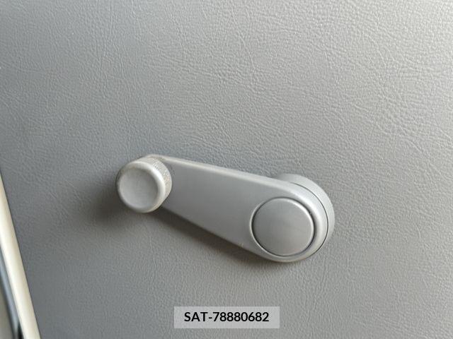 Nissan CLIPPER 2012-09 215497-27