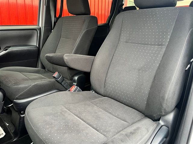 Toyota VOXY 2018-08 28634-14