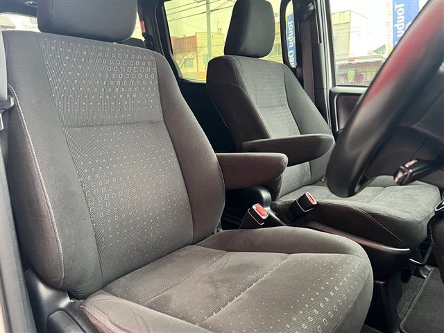 Toyota VOXY 2018-08 28634-12