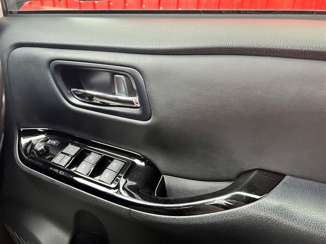 Toyota VOXY 2018-08 28634-26