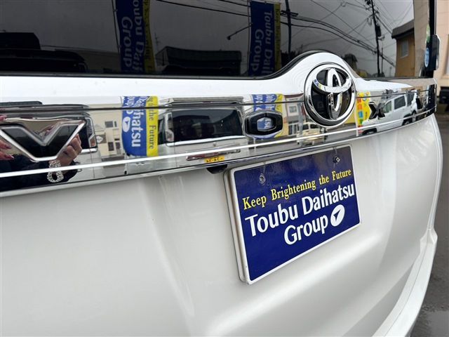 Toyota VOXY 2018-08 28634-9