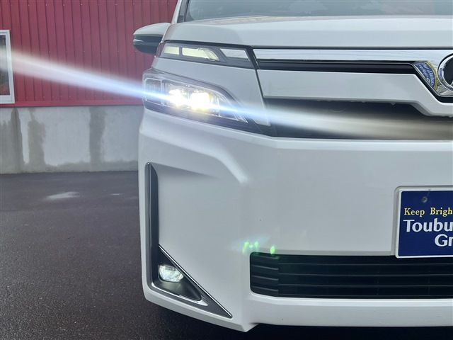 Toyota VOXY 2018-08 28634-8